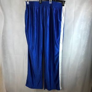 Snap on workout pant with front pockets
